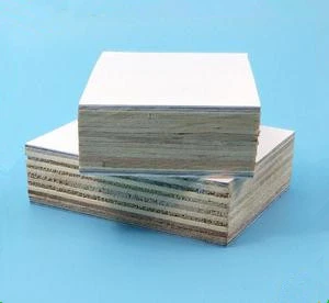 Trefjagler styrkt plast eftirvagnar